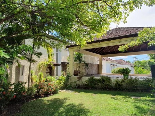 Townhouse For Rent: GREAT HOUSE BOULEVARD, Kingston 6 | $2,200 | Keez