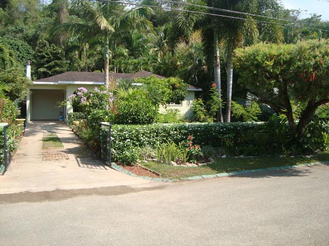 House For Rent: INNSWOOD DRIVE, Kingston 9 | $200,000 | Keez