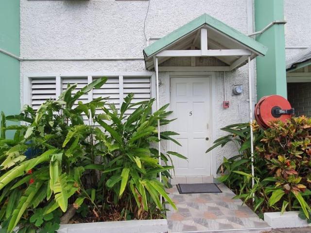 Townhouse For Rent: LIGUANEA AVENUE, Kingston 6 | $120,000 | Keez