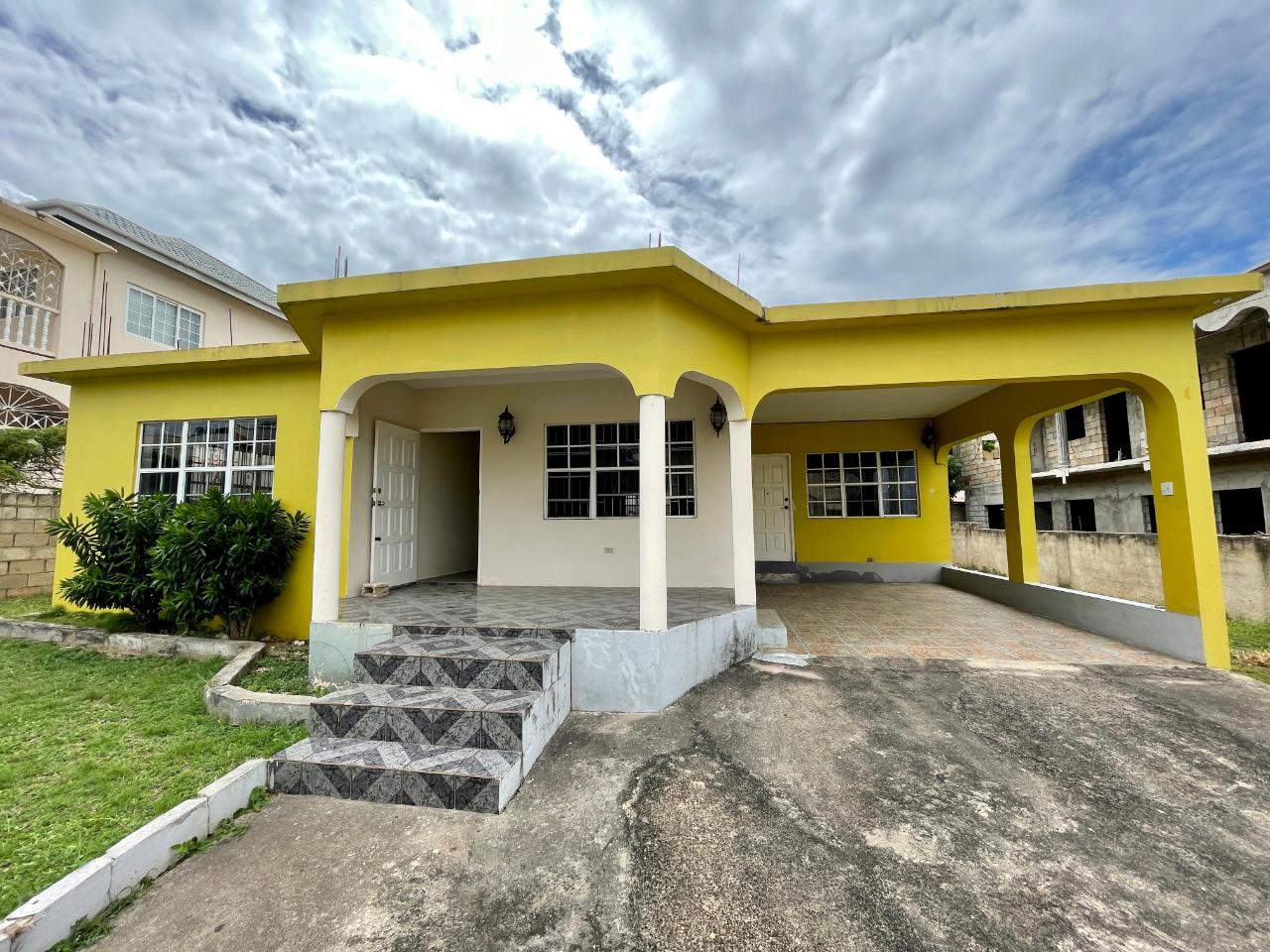 House For Sale THE VISTAS, RUNAWAY BAY, Runaway Bay 30,000,000 Keez