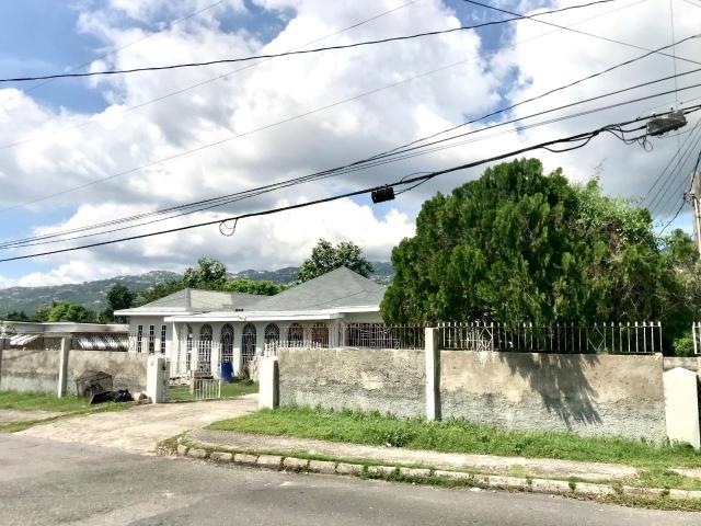 House For Rent: BORDER AVENUE, Kingston 19 | $180,000