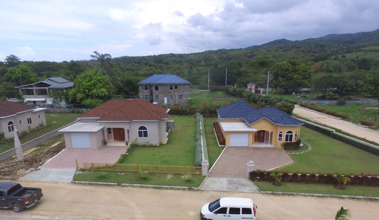House For Sale LAKESIDE VIEW PARK, Runaway Bay 300,000 Keez