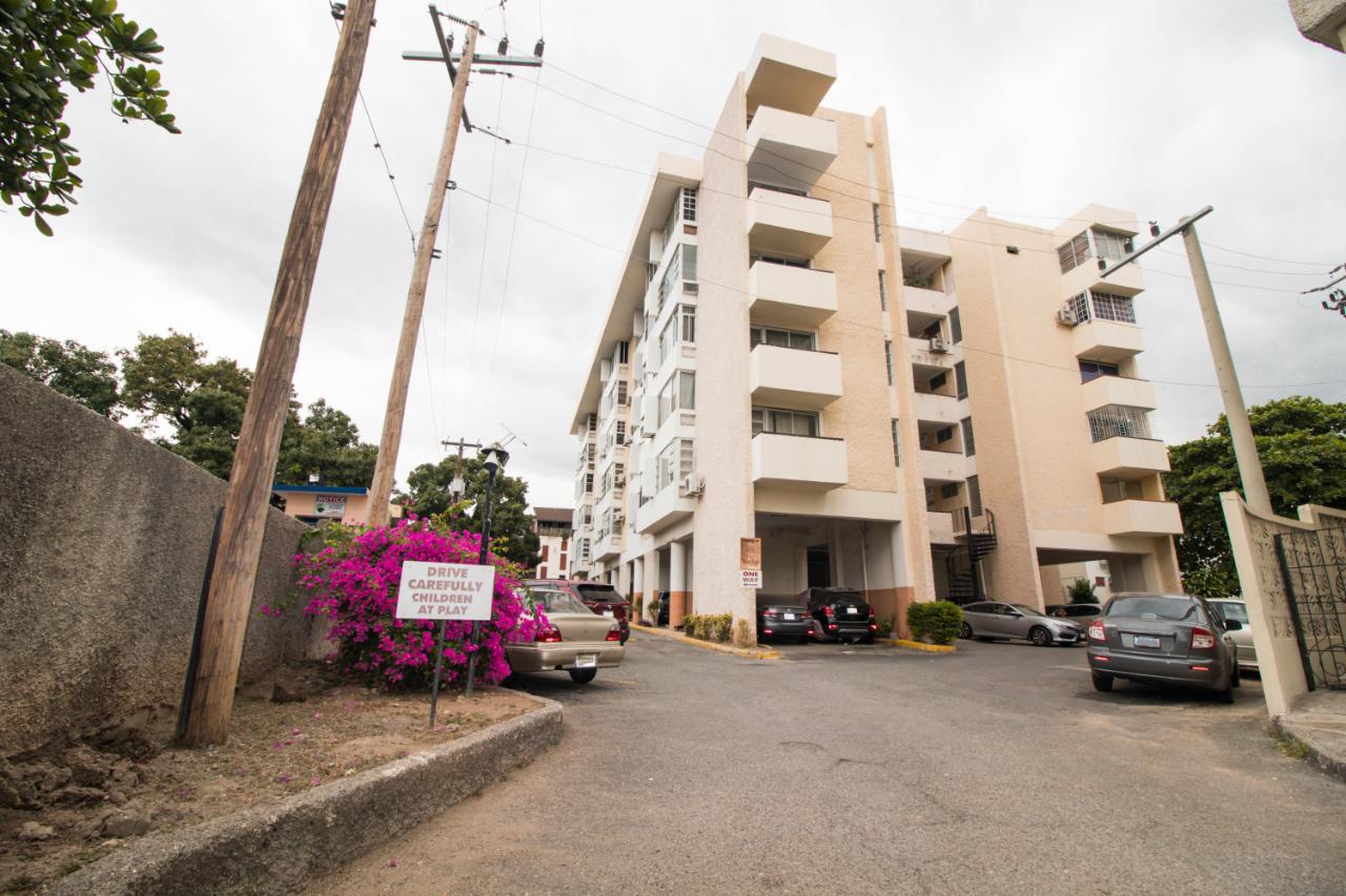 Apartment For Rent 1216 OXFORD ROAD, Kingston 5 800 Keez
