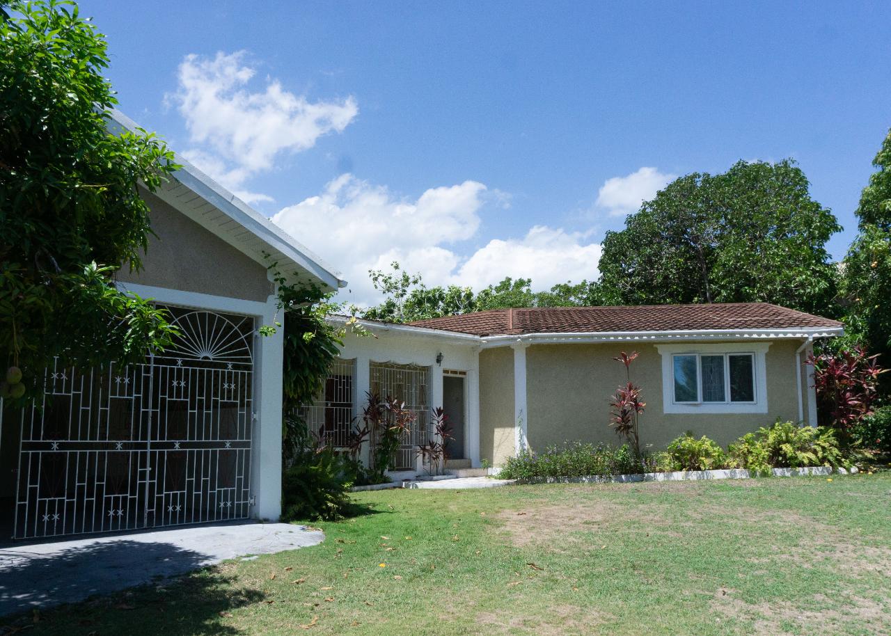 House For Sale COLUMBUS AVE., Tower Isle 45,000,000 Keez