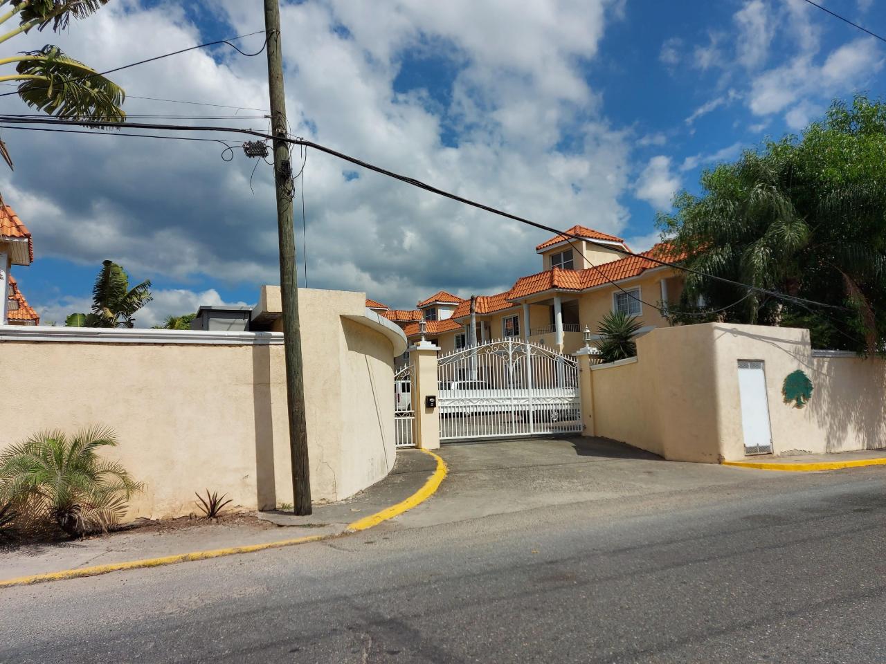 Apartment For Rent SEAVIEW AVENUE, Kingston 6 1,600 Keez
