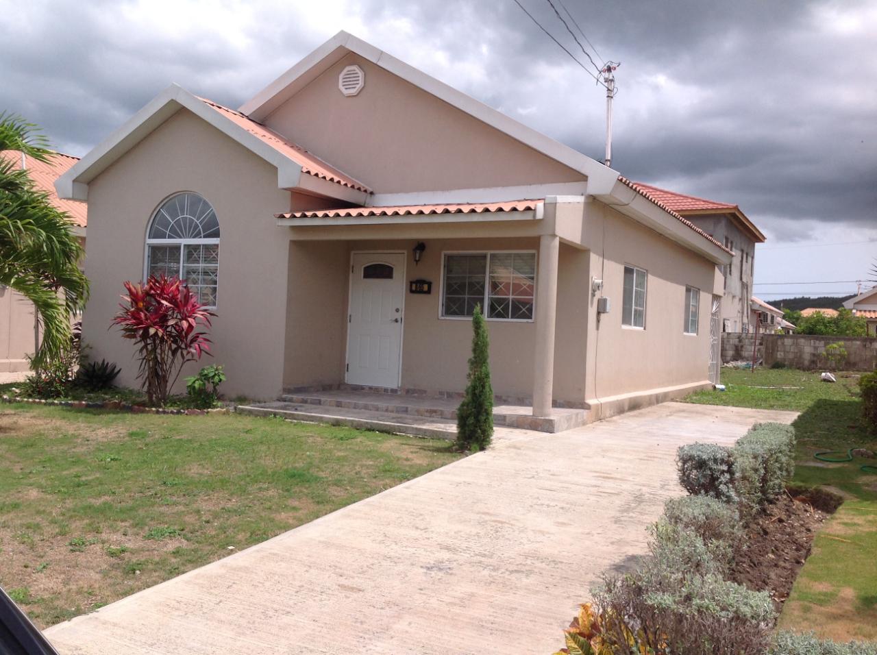 House For Rent CAYMANAS ESTATE, Spanish Town 95,000 Keez