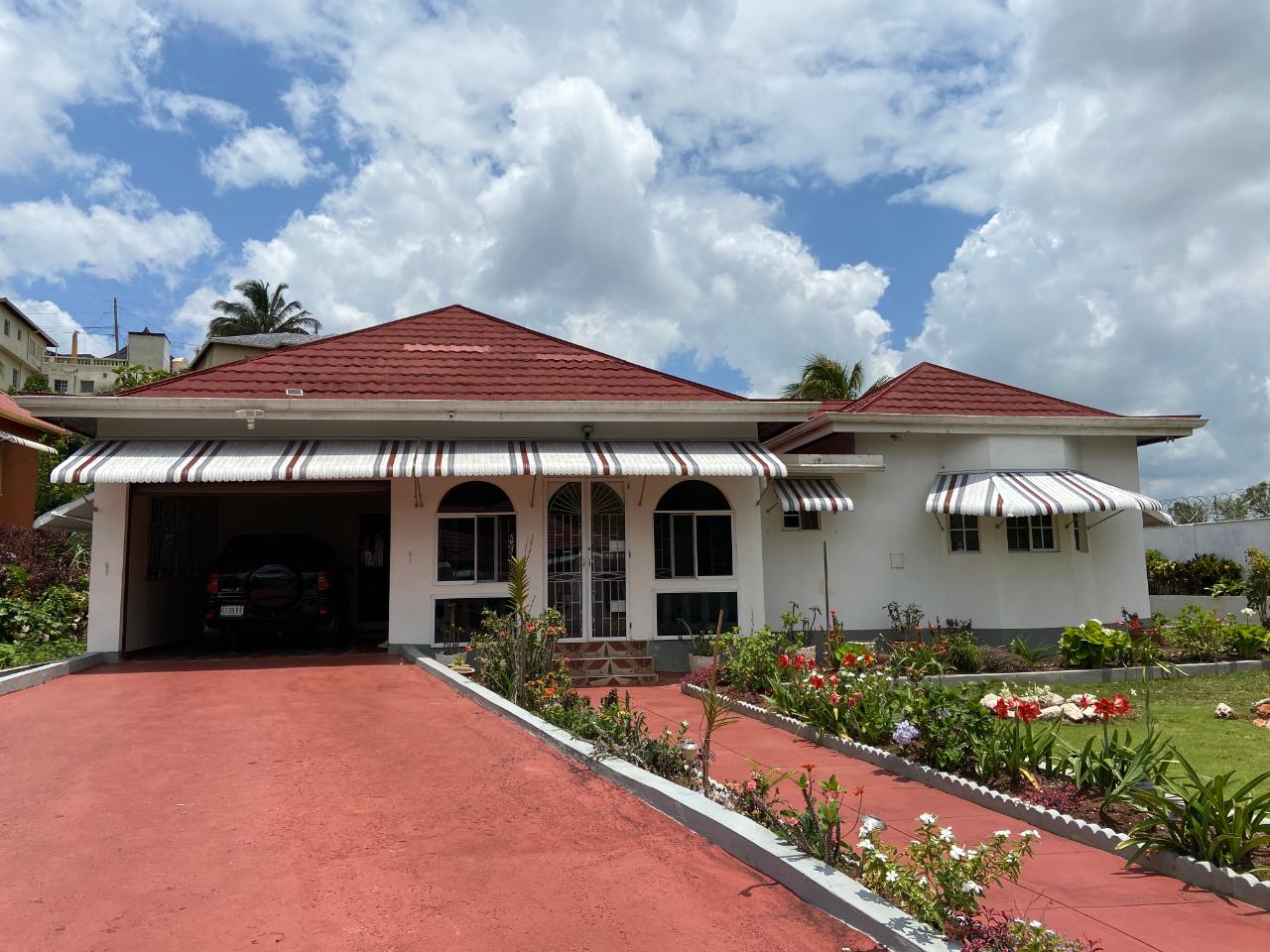 House For Sale OAKWOOD DRIVE, Mandeville 32,000,000 Keez