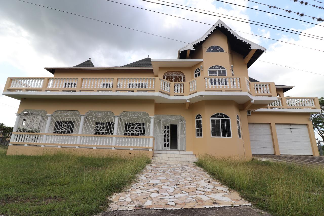 House For Sale LLOYD ALBERT DRIVE, Petersfield 290,000 Keez