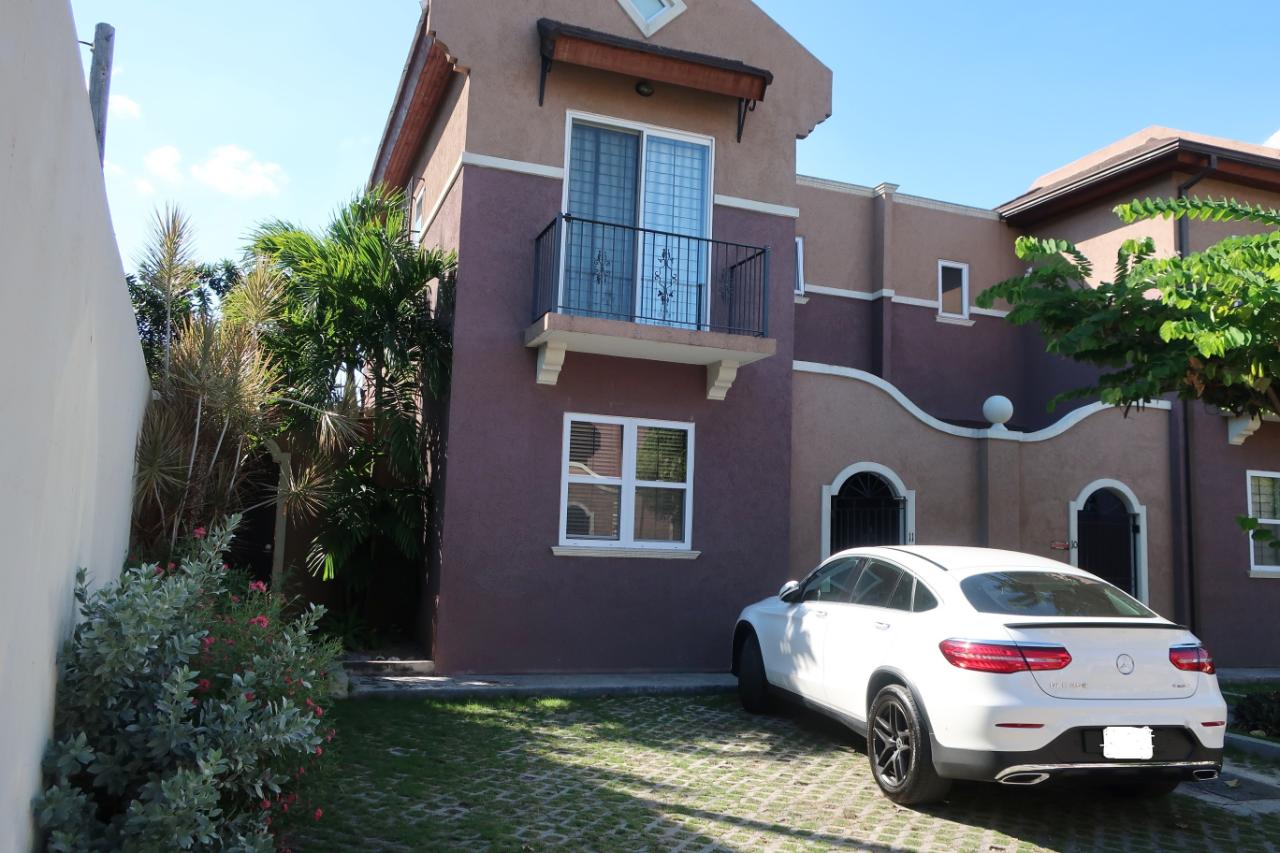 Townhouse For Sale HOPEFIELD AVENUE, Kingston 6 330,000 Keez
