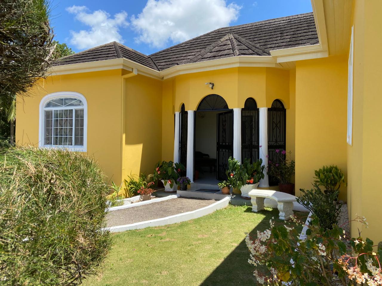 House For Sale HOPEDALE CLOSE, Hat Field 36,000,000 Keez