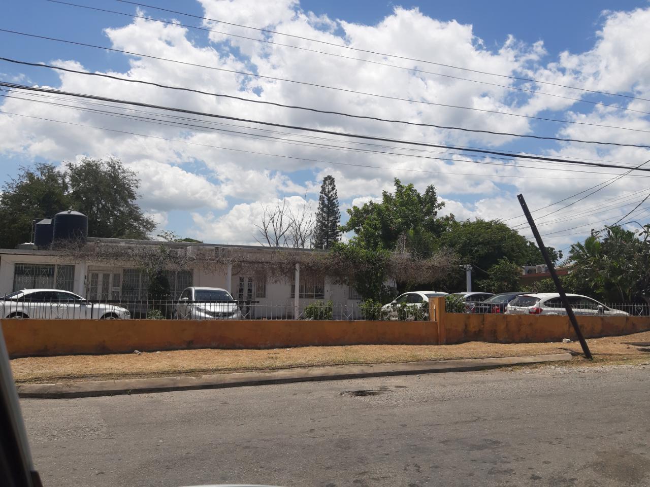 Offices / Commercial Bldg For Rent HAUGHTON AVENUE, Kingston 10