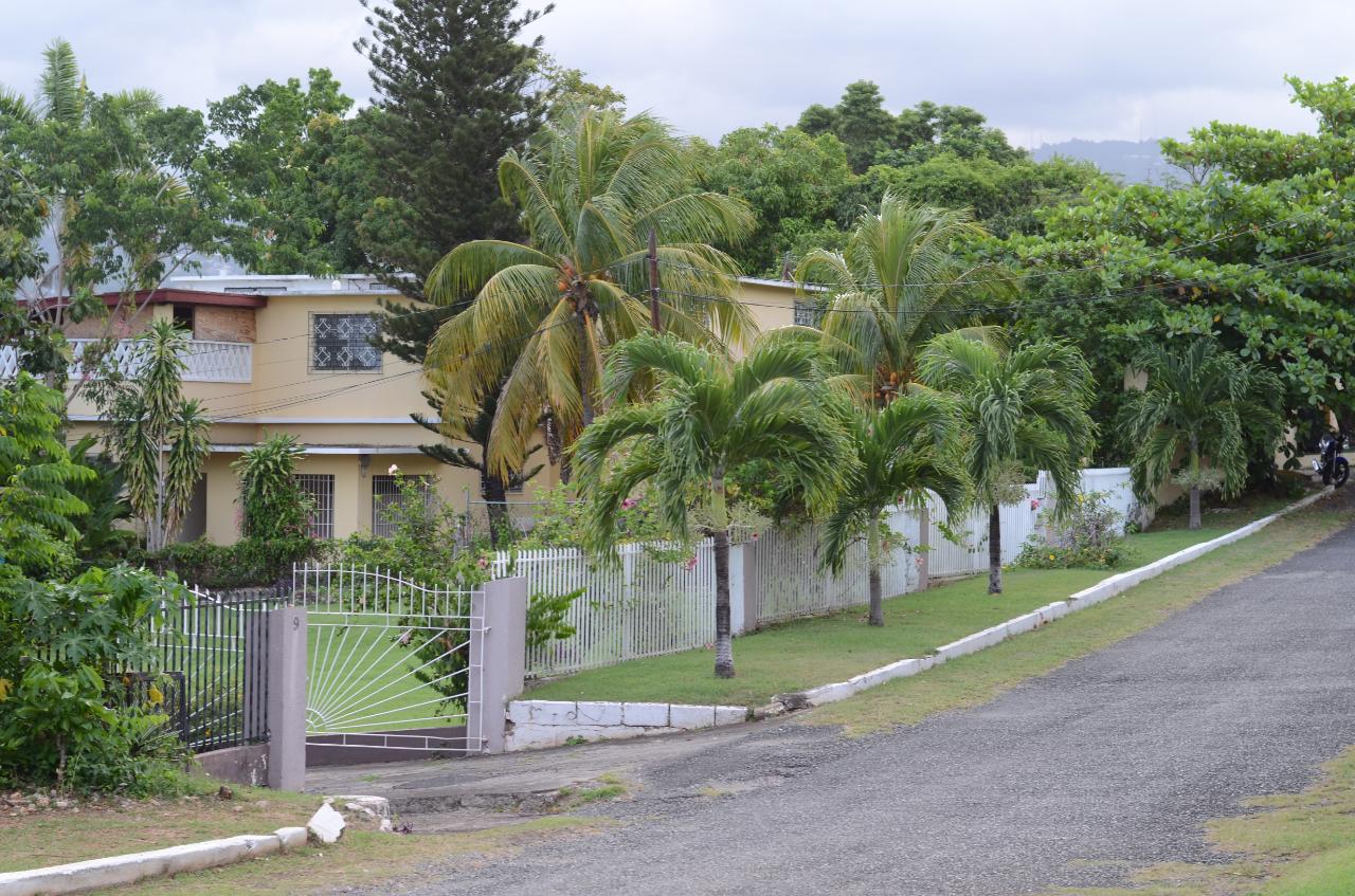 House For Sale GROSVENOR HEIGHTS, KINGS, Kingston 8 450,000 Keez