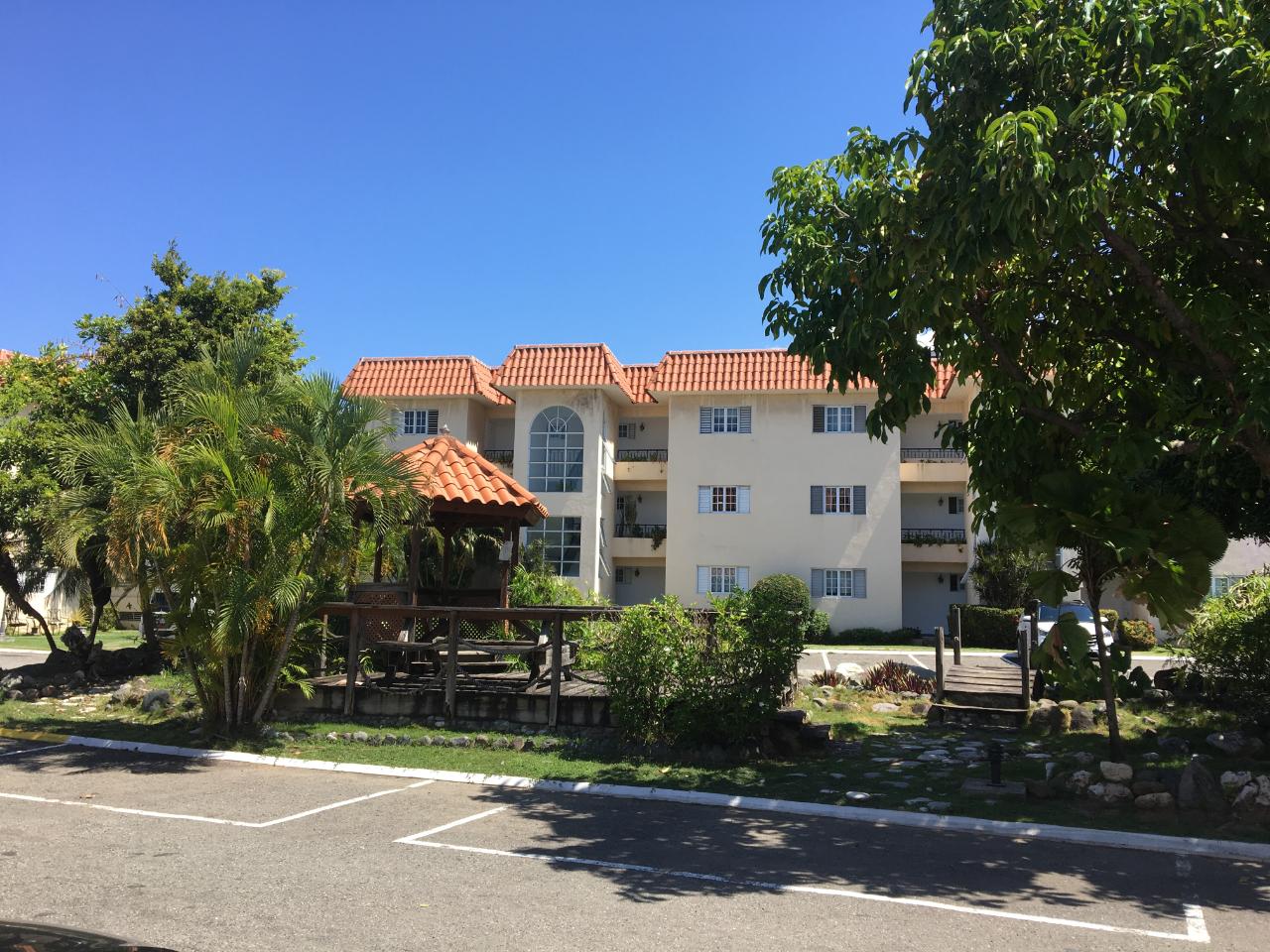 Apartment For Rent PLANTATION SPRINGS, Kingston 19 90,000 Keez
