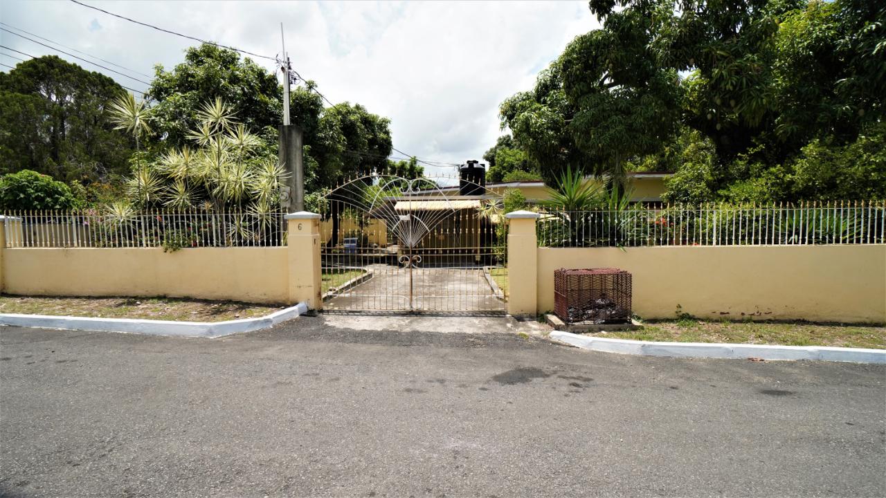 House For Rent HALCOT CRESCENT, Kingston 8 42,000 Keez