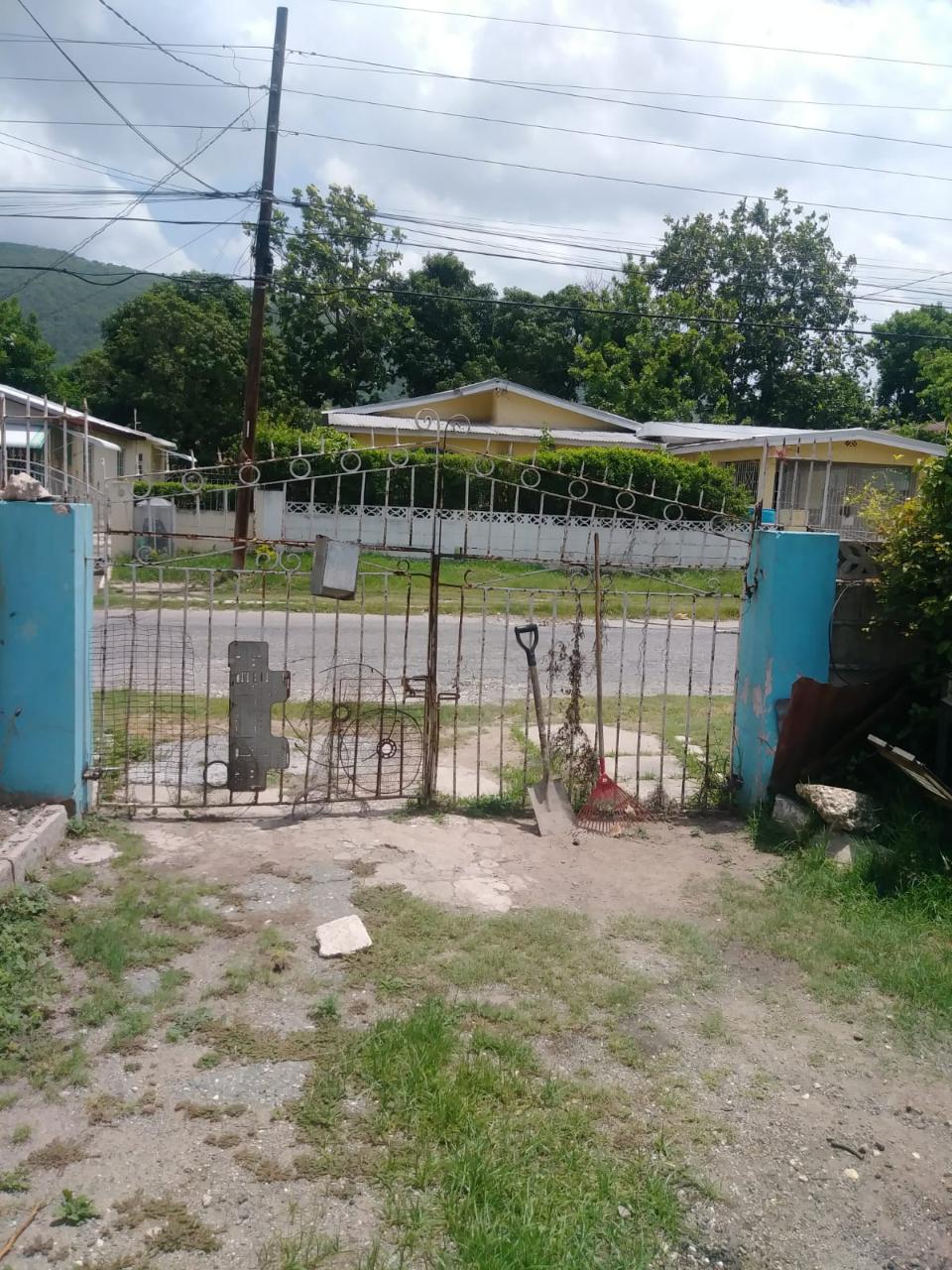 House For Sale AUBURN AVENUE, Kingston 20 110,000 Keez