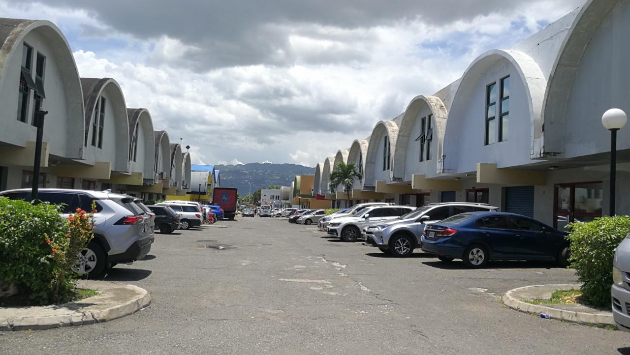 Offices / Commercial Bldg For Rent HAGLEY PARK ROAD, Kingston 10 1,500 Keez