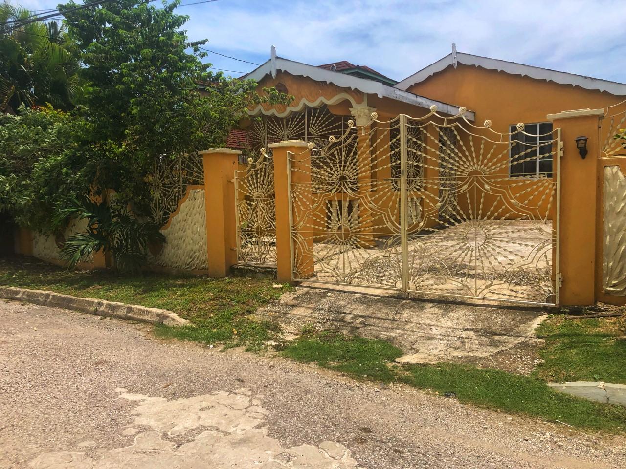 House For Rent BOGUE VILLAGE, Montego Bay 650 Keez