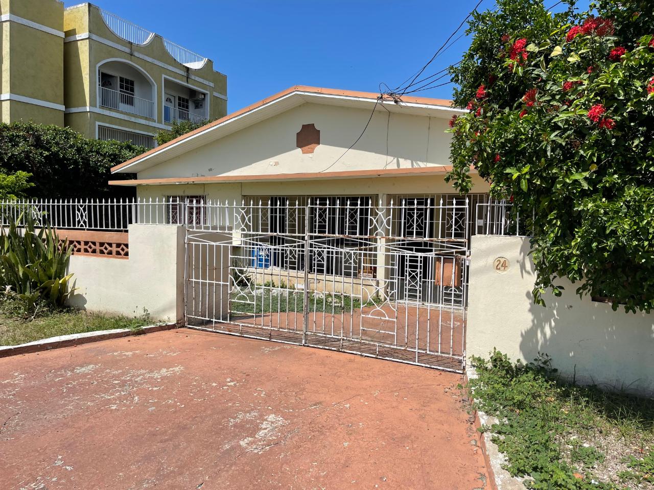 House For Sale COLLISTON DRIVE, Kingston 10 21,000,000 Keez