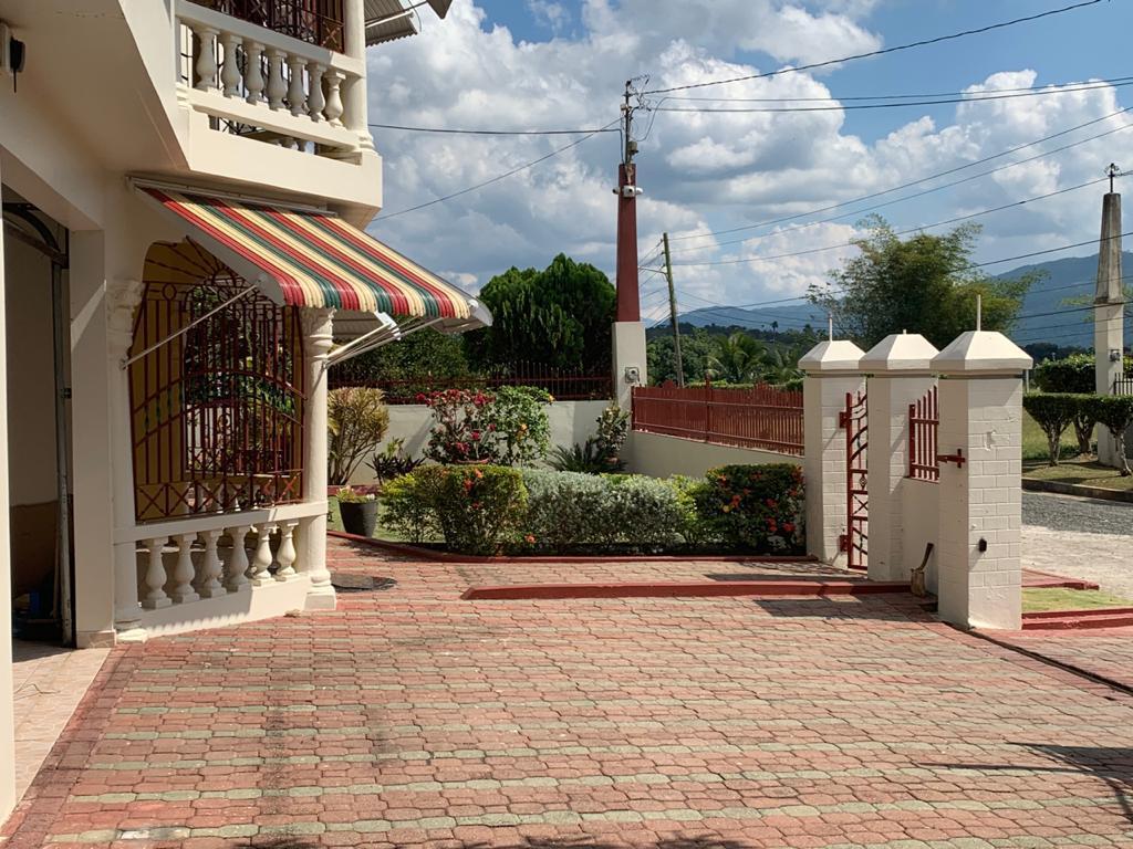 House For Sale MICKLETON HEIGHTS, Linstead 30,000,000 Keez