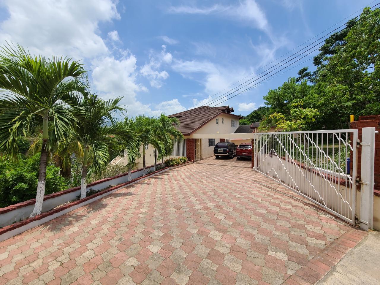 House For Sale EAST ARMOUR HEIGHTS, Kingston 8 77,000,000 Keez