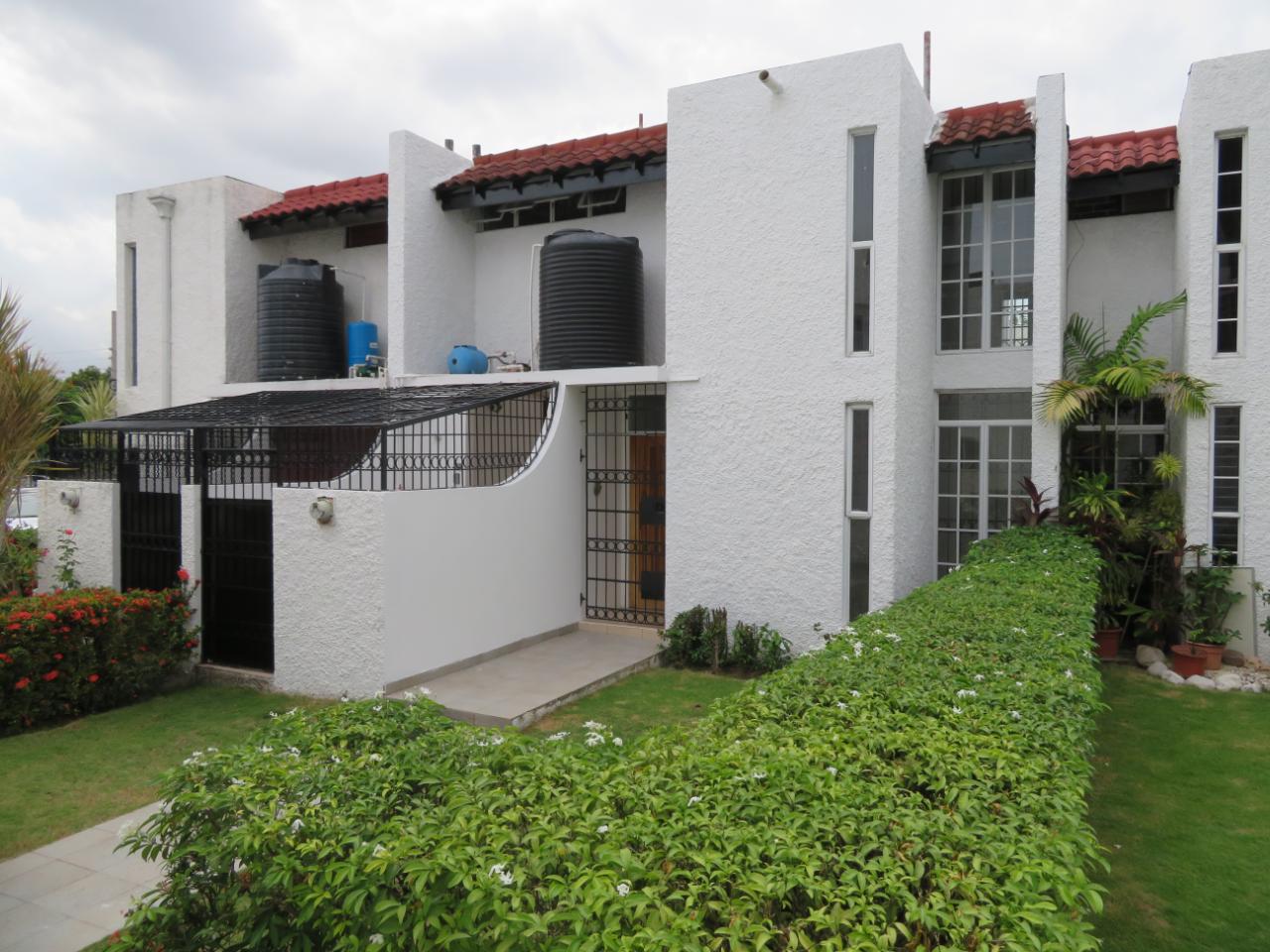 Townhouse For Sale MERRICK AVENUE, Kingston 10 47,800,000 Keez