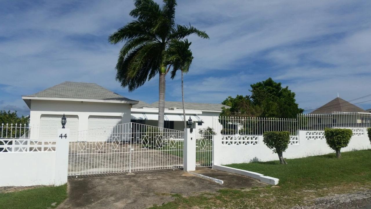 House For Sale CORAL GARDENS MONTEGO BAY, Montego Bay 550,000 Keez