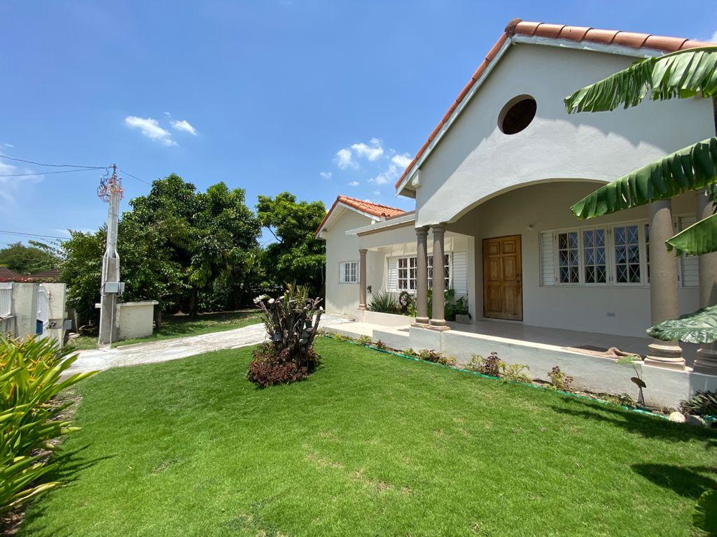 House For Rent: KEBLE CRESCENT, Kingston 6 | $1,500 | Keez