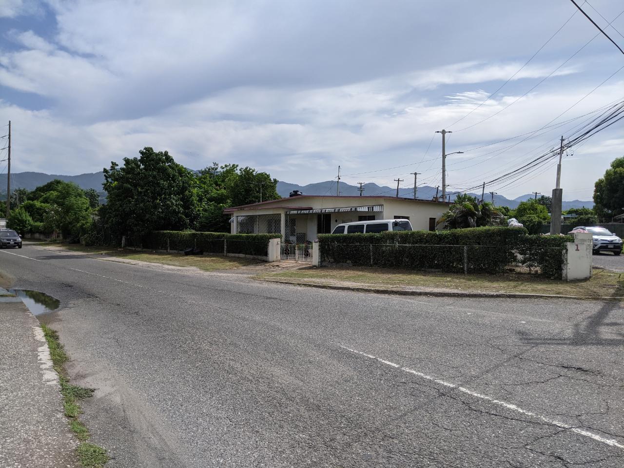 House For Sale GREENDALE DRIVE, Kingston 19 25,000,000 Keez