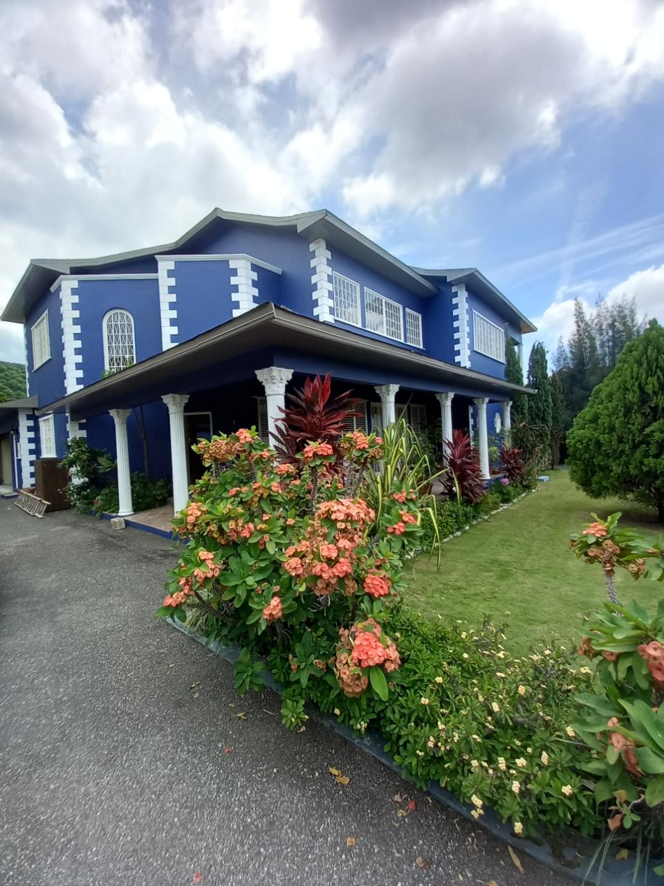 House For Rent CHERRY DRIVE, KINGSTON 6, Kingston 6 3,500 Keez