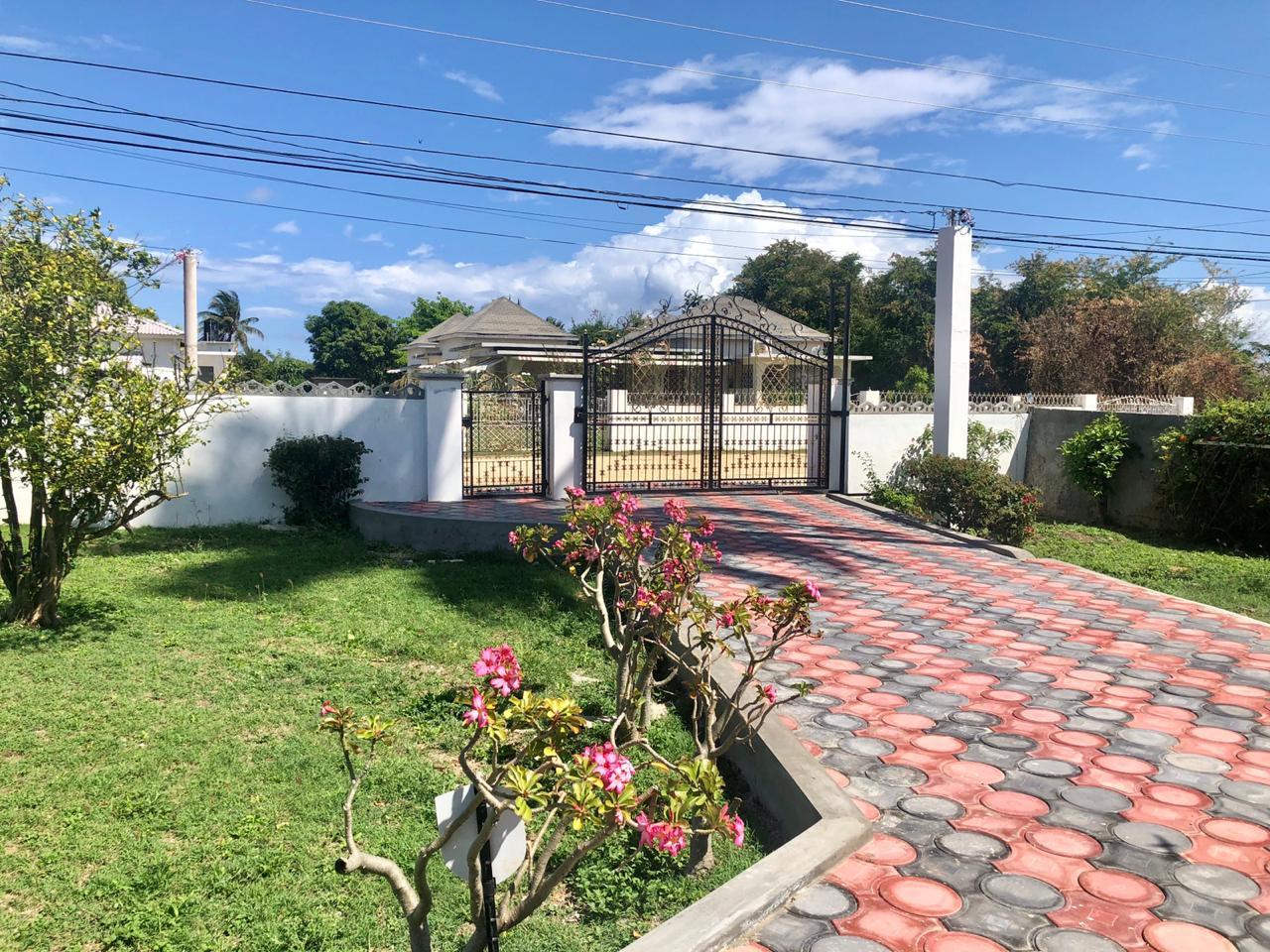 House For Rent GREENWOOD, TRELAWNY, Montego Bay 1,400 Keez