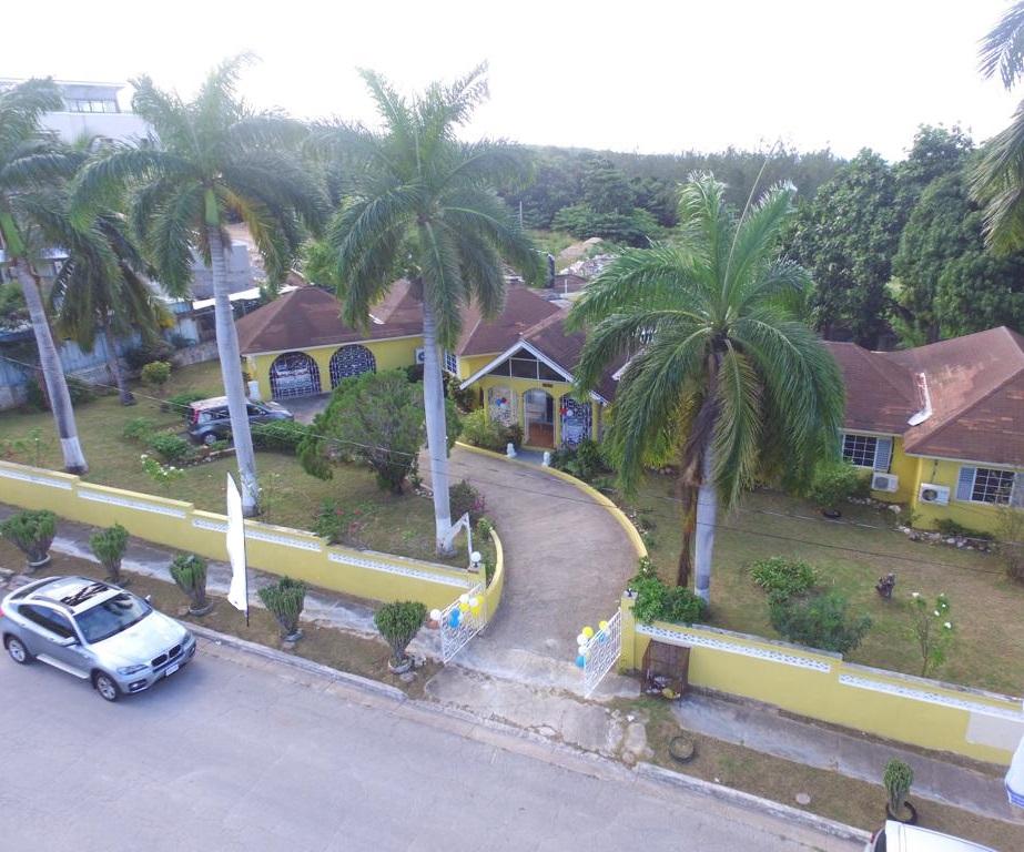House For Sale SUGAR MILL ROAD, Montego Bay 550,000 Keez