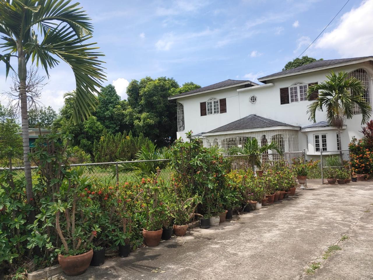 House For Sale RED HILLS ROAD, Kingston 19 550,000 Keez