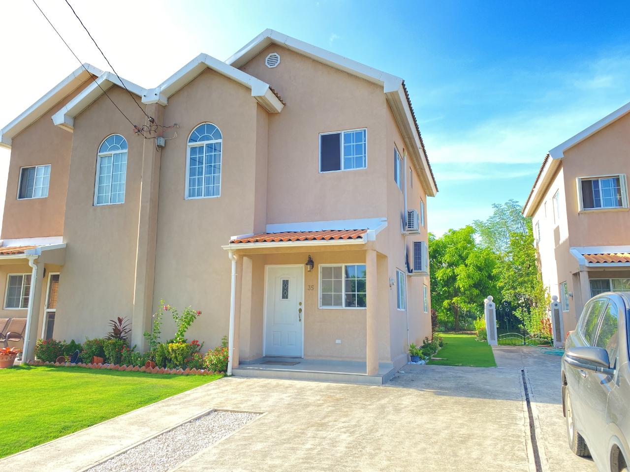 Townhouse For Rent HAMPSTEAD WAY, Greater Portmore 1,000 Keez