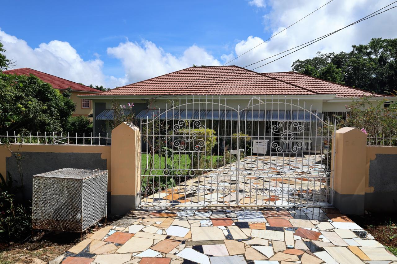 House For Sale OAKWOOD AVENUE, Mandeville 28,000,000 Keez