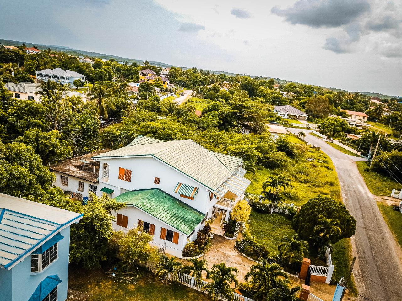 House For Sale FAIRFIELD DRIVE MAY PEN, May Pen 33,000,000 Keez