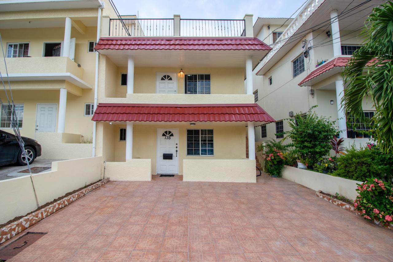 Townhouse For Rent PINE BOULEVARD, PINES OF, Kingston 6 180,000 Keez
