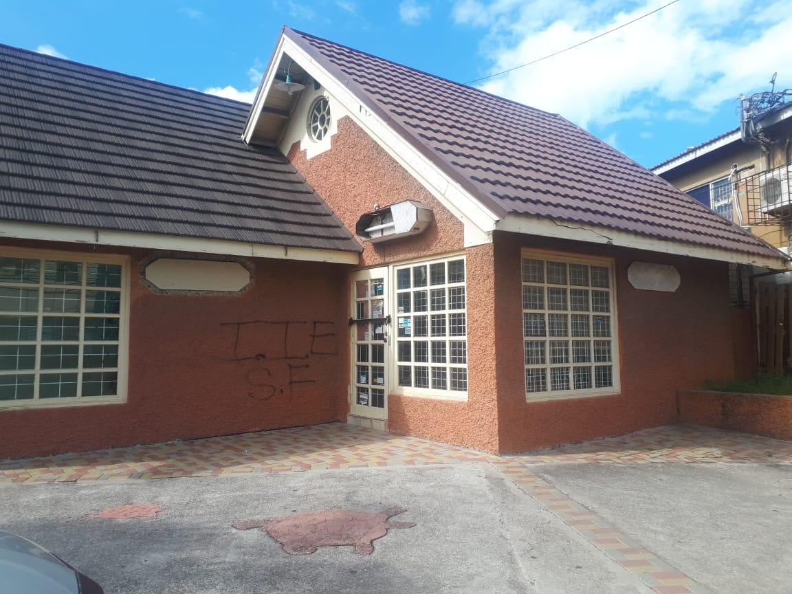 Offices / Commercial Bldg For Rent MAIN STREET, Ocho Rios 1,200 Keez