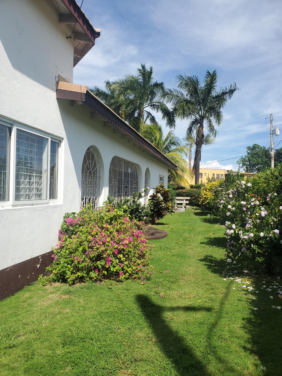 House For Sale SALEM CRESENT, Runaway Bay 235,000 Keez