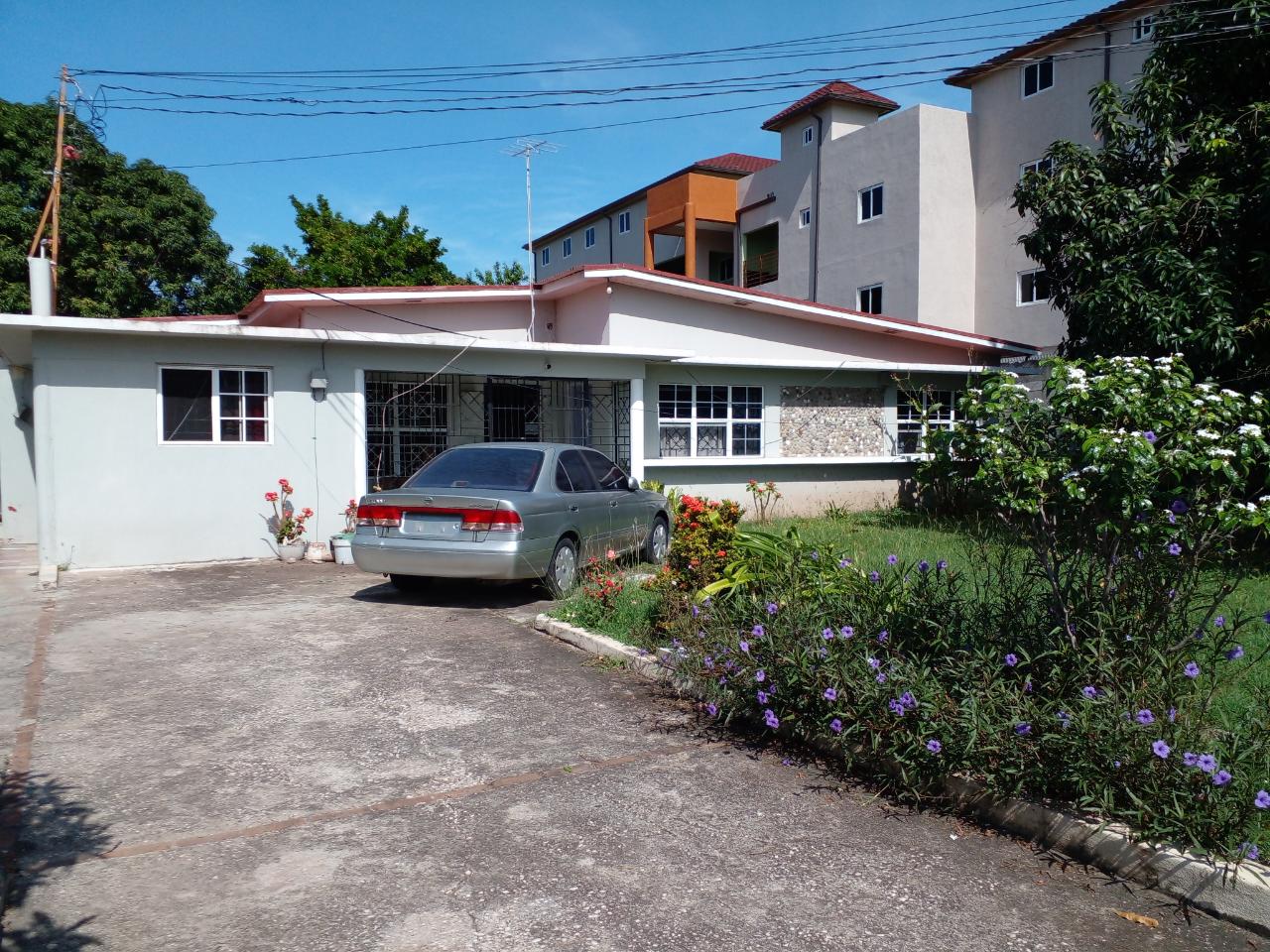 House For Sale SUNRISE CRESCENT, Kingston 19 43,000,000 Keez