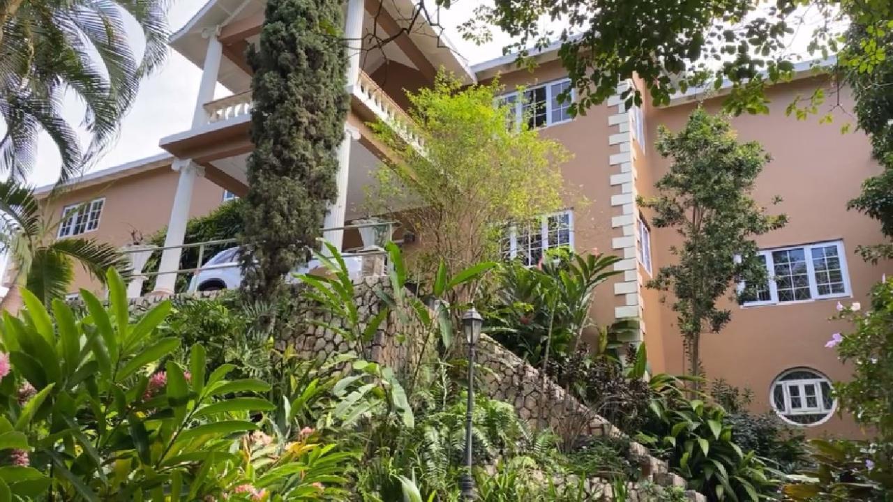 House For Sale WHISPERING WOODS CLOSE, Kingston 9 950,000 Keez