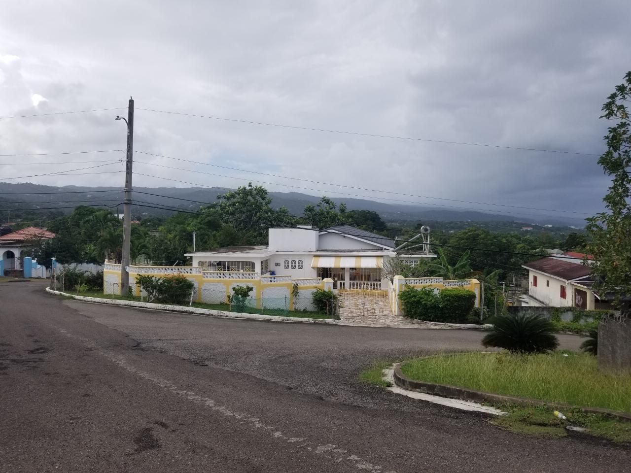 House For Sale OCHO RIOS, EXCHANGE, Ocho Rios 40,000,000 Keez