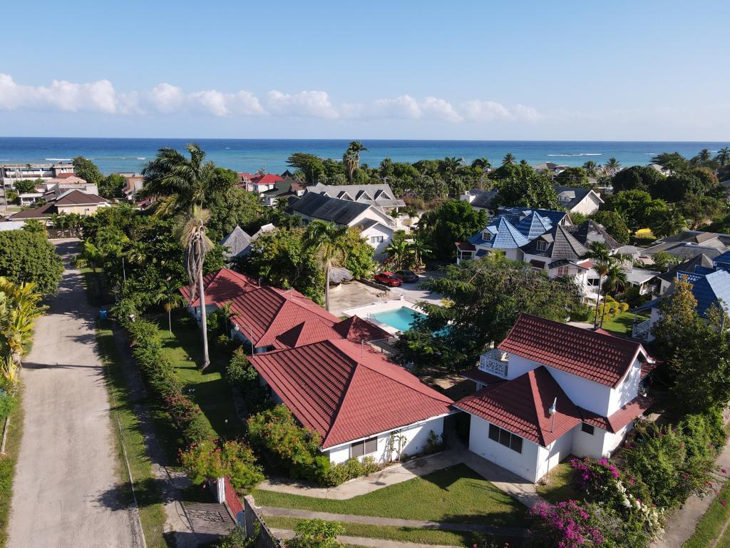 Resort / Villa For Sale SALEM, Runaway Bay 450,000 Keez