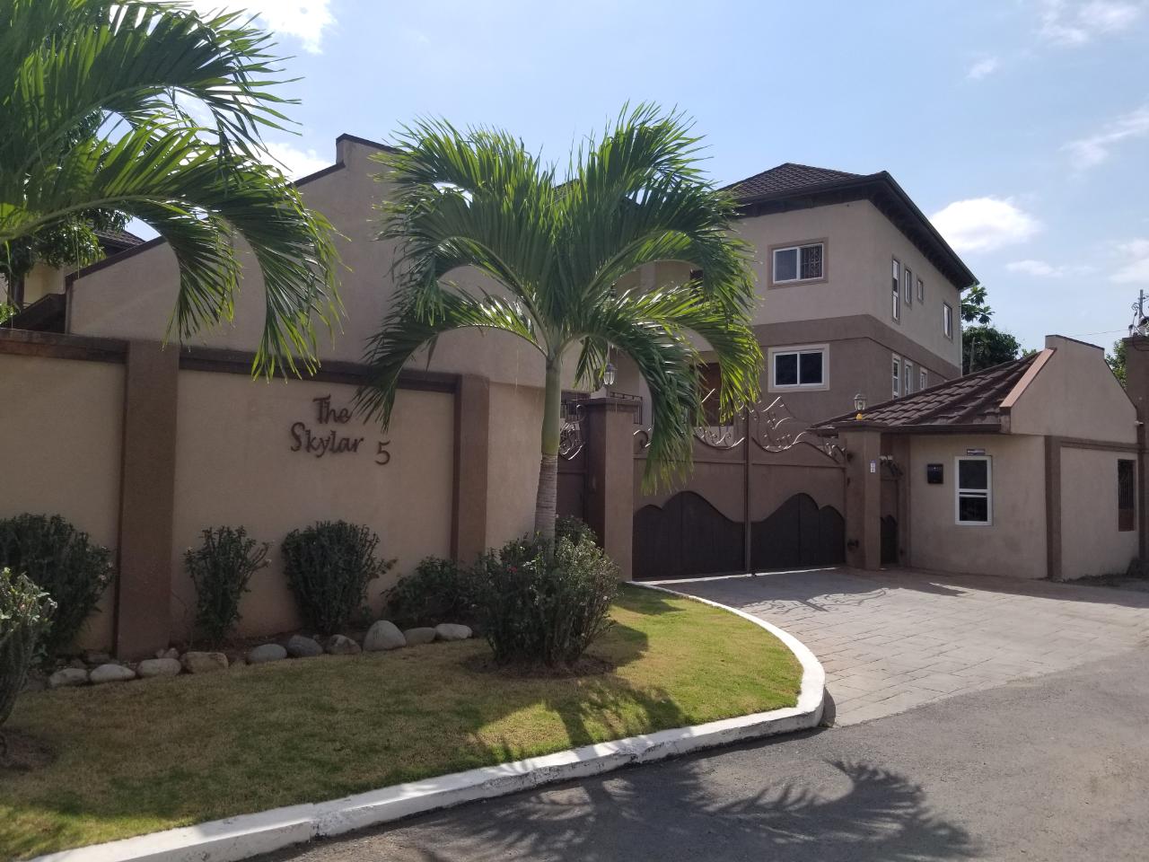 Apartment For Rent GLADSTONE DRIVE, Kingston 10 240,000 Keez