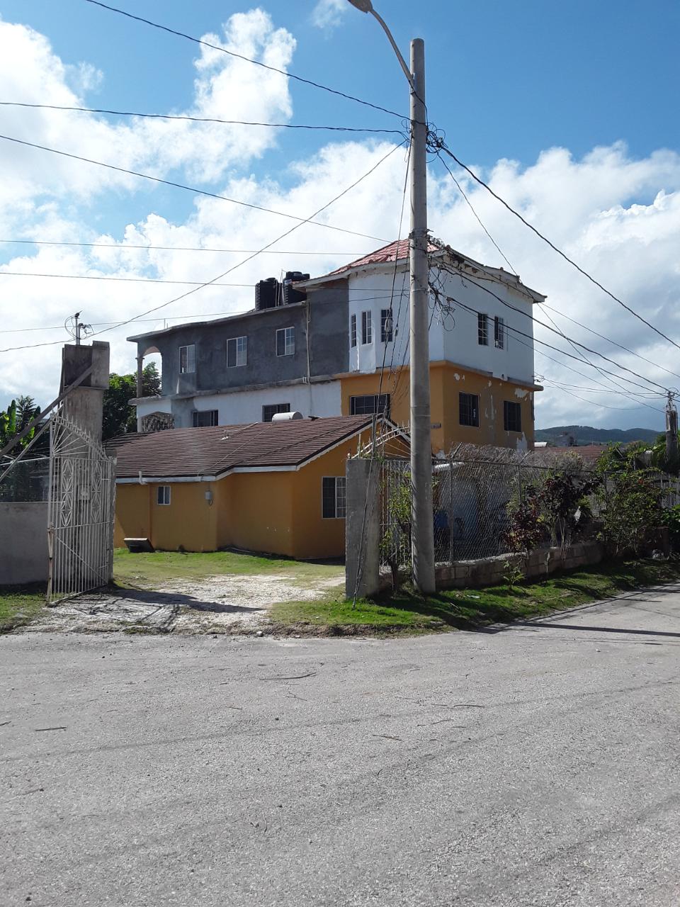 House For Sale RHYNE PARK VILLAGE, Montego Bay 35,000,000 Keez