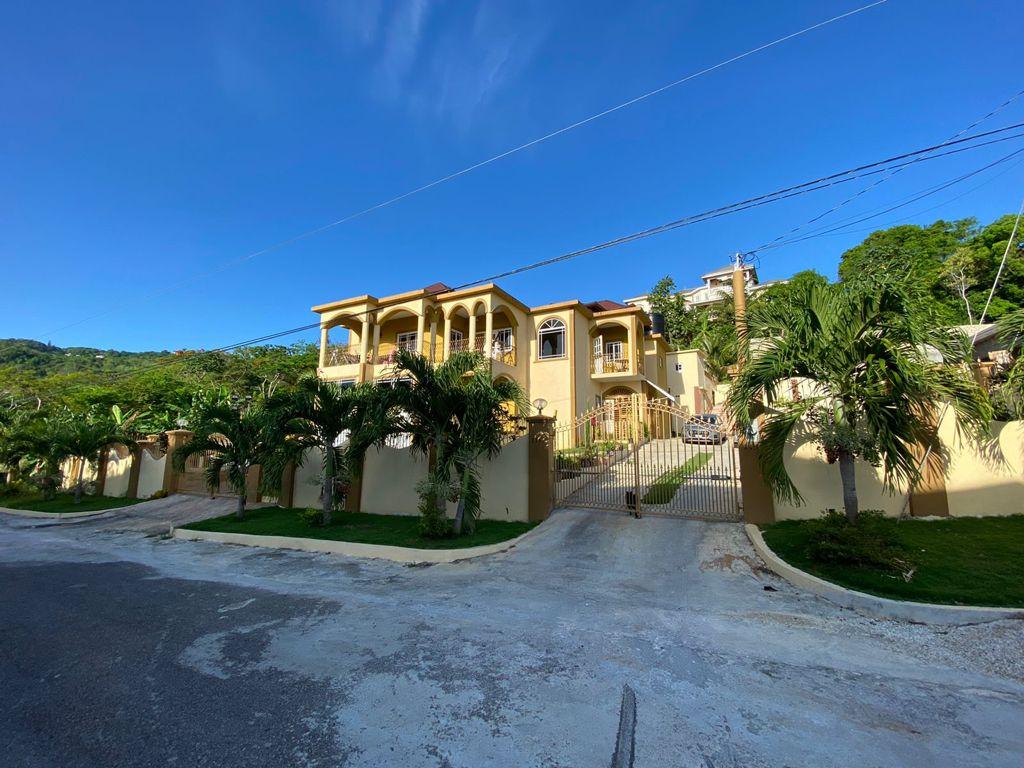 House For Sale LOMBARDIA CIRCLE, SPRING, Reading 720,000 Keez