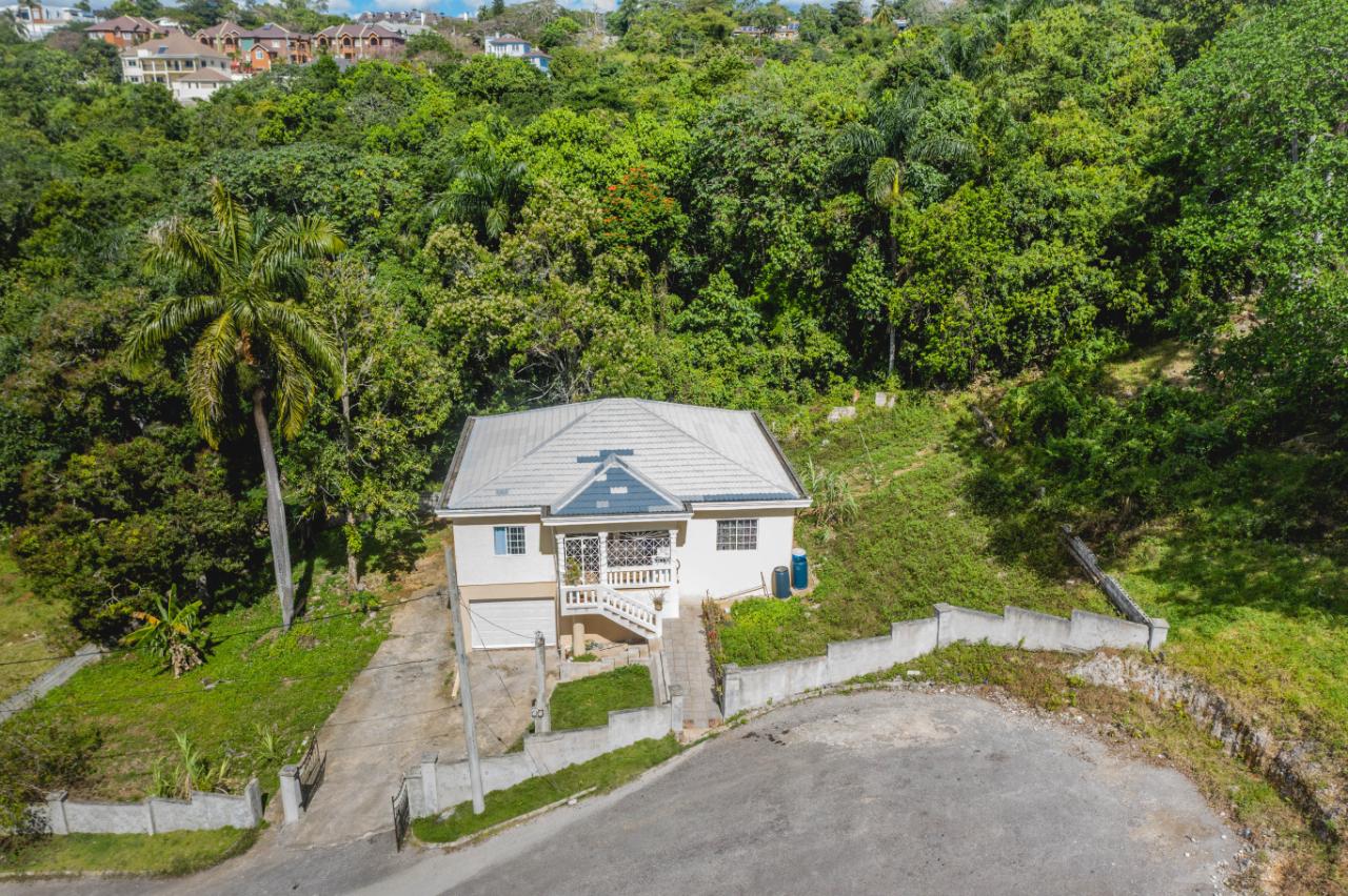 House For Sale CALEDONIA, MANDEVILLE MAN, Mandeville 26,000,000 Keez