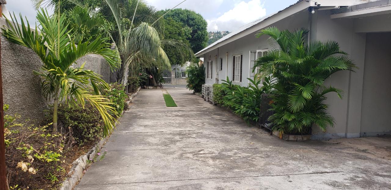 Offices / Commercial Bldg For Rent LATHAM AVENUE, Kingston 6