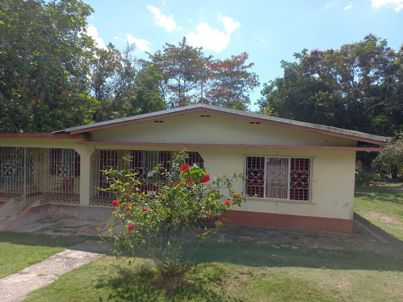 House For Sale HERTFORD, WESTMORELAND, Petersfield 12,500,000 Keez