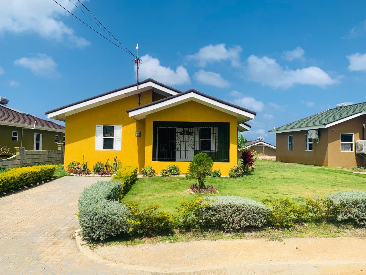 House For Sale STONEBROOK MANOR, Falmouth 188,000 Keez