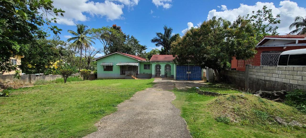 House For Sale PICCADILLY DRIVE, Mandeville 18,000,000 Keez